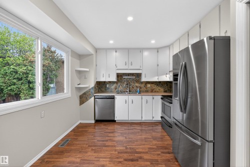 2448 89 Street Nw, Edmonton, AB - Indoor Photo Showing Kitchen With Upgraded Kitchen
