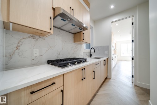 5 Pierwyck Loop, Spruce Grove, AB - Indoor Photo Showing Kitchen With Upgraded Kitchen