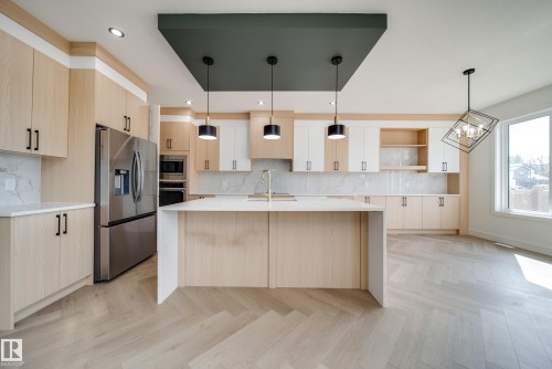 5 Pierwyck Loop, Spruce Grove, AB - Indoor Photo Showing Kitchen