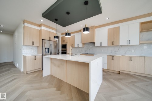 5 Pierwyck Loop, Spruce Grove, AB - Indoor Photo Showing Kitchen With Upgraded Kitchen