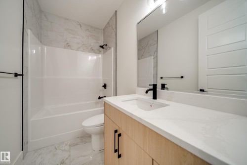 5 Pierwyck Loop, Spruce Grove, AB - Indoor Photo Showing Bathroom