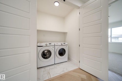 5 Pierwyck Loop, Spruce Grove, AB - Indoor Photo Showing Laundry Room