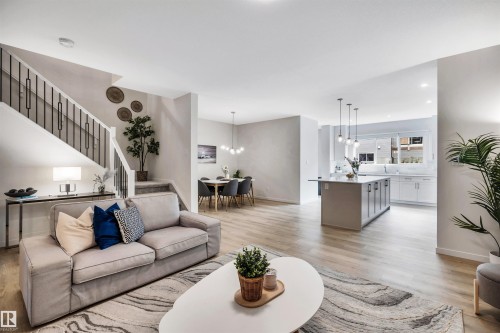 4930 Kinney Road Sw, Edmonton, AB - Indoor Photo Showing Living Room