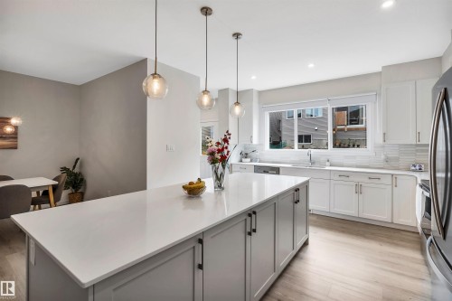 4930 Kinney Road Sw, Edmonton, AB - Indoor Photo Showing Kitchen With Upgraded Kitchen