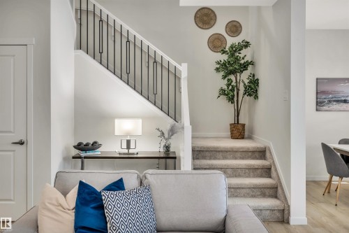4930 Kinney Road Sw, Edmonton, AB - Indoor Photo Showing Other Room