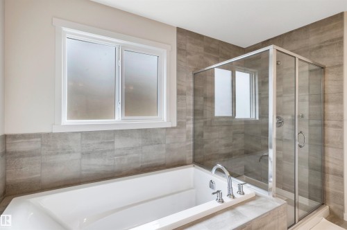 4930 Kinney Road Sw, Edmonton, AB - Indoor Photo Showing Bathroom
