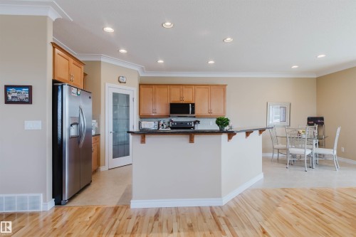 6604 Sandin Cove Nw, Edmonton, AB - Indoor Photo Showing Kitchen