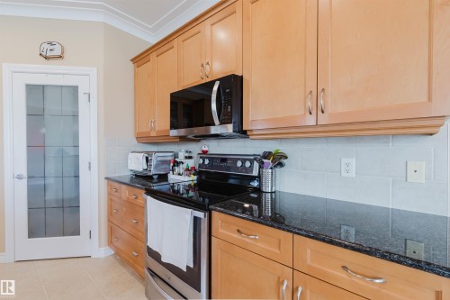6604 Sandin Cove Nw, Edmonton, AB - Indoor Photo Showing Kitchen