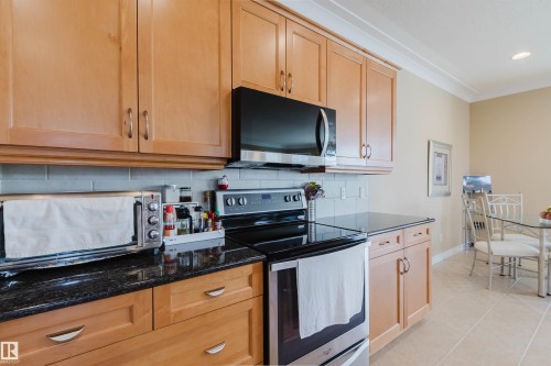 6604 Sandin Cove Nw, Edmonton, AB - Indoor Photo Showing Kitchen