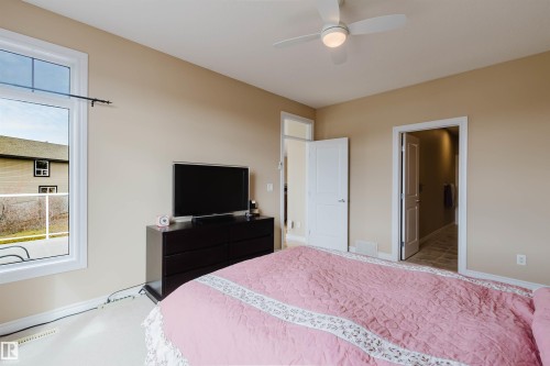 6604 Sandin Cove Nw, Edmonton, AB - Indoor Photo Showing Bedroom