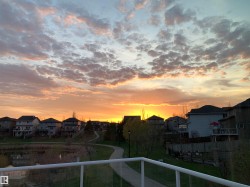 Image quality insufficient for description - 