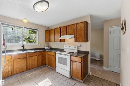 4210 49 Street, Gibbons, AB - Indoor Photo Showing Kitchen With Double Sink