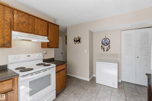 4210 49 Street, Gibbons, AB - Indoor Photo Showing Kitchen