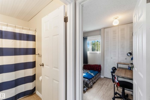 4210 49 Street, Gibbons, AB - Indoor