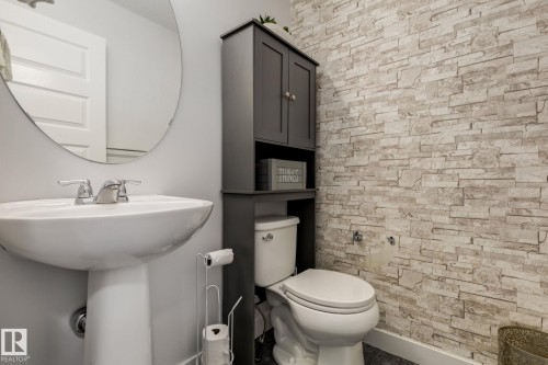 5112 1A Avenue Sw, Edmonton, AB - Indoor Photo Showing Bathroom