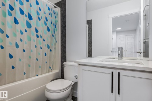 5112 1A Avenue Sw, Edmonton, AB - Indoor Photo Showing Bathroom