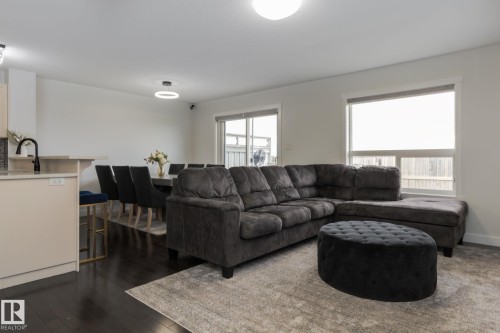 5112 1A Avenue Sw, Edmonton, AB - Indoor Photo Showing Living Room
