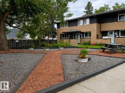 1704 37 Street NW  Edmonton, AB T6L 2R7