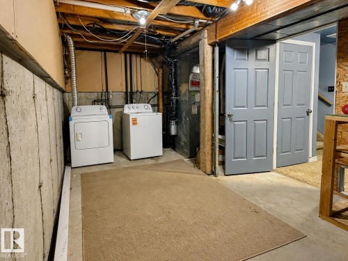 1704 37 Street Nw, Edmonton, AB - Indoor Photo Showing Laundry Room
