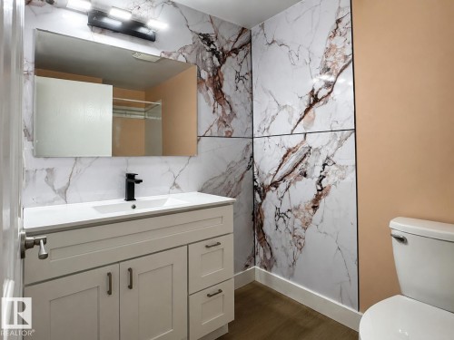 1704 37 Street Nw, Edmonton, AB - Indoor Photo Showing Bathroom