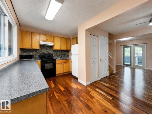1704 37 Street Nw, Edmonton, AB - Indoor Photo Showing Kitchen