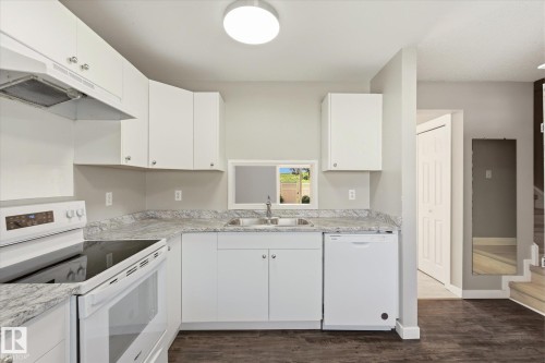#2 13833 30 St Nw, Edmonton, AB - Indoor Photo Showing Kitchen With Double Sink