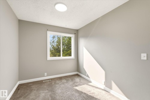 #2 13833 30 St Nw, Edmonton, AB - Indoor Photo Showing Other Room