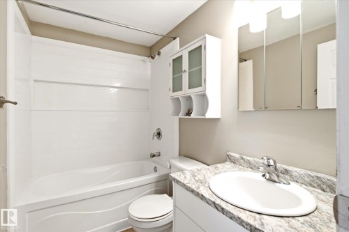 #2 13833 30 St Nw, Edmonton, AB - Indoor Photo Showing Bathroom