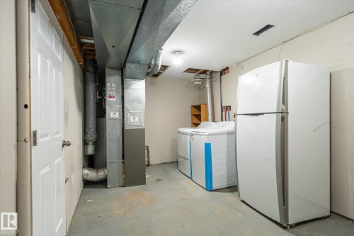 #2 13833 30 St Nw, Edmonton, AB - Indoor Photo Showing Laundry Room