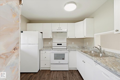 #2 13833 30 St Nw, Edmonton, AB - Indoor Photo Showing Kitchen With Double Sink