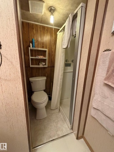 515 5Th St. Norris Beach, Rural Wetaskiwin County, AB - Indoor Photo Showing Bathroom