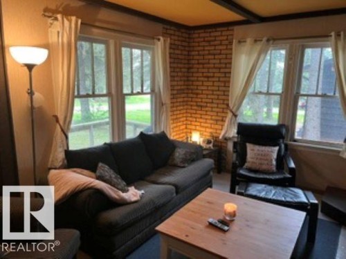 515 5Th St. Norris Beach, Rural Wetaskiwin County, AB - Indoor Photo Showing Living Room