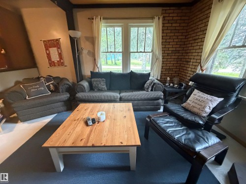 515 5Th St. Norris Beach, Rural Wetaskiwin County, AB - Indoor Photo Showing Living Room