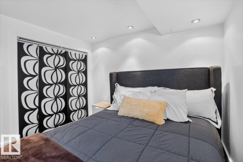 10951 62 Avenue Nw, Edmonton, AB - Indoor Photo Showing Bedroom