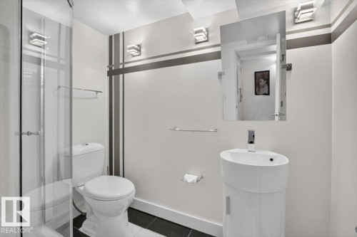10951 62 Avenue Nw, Edmonton, AB - Indoor Photo Showing Bathroom