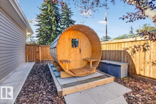 10951 62 Avenue Nw, Edmonton, AB - Outdoor