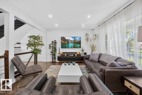 10951 62 Avenue Nw, Edmonton, AB - Indoor Photo Showing Living Room