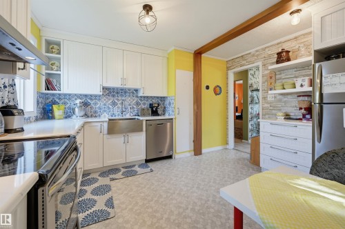16112 108 Avenue Nw, Edmonton, AB - Indoor Photo Showing Kitchen
