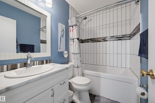 16112 108 Avenue Nw, Edmonton, AB - Indoor Photo Showing Bathroom