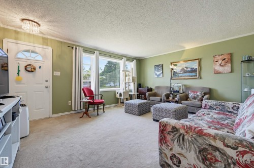 16112 108 Avenue Nw, Edmonton, AB - Indoor