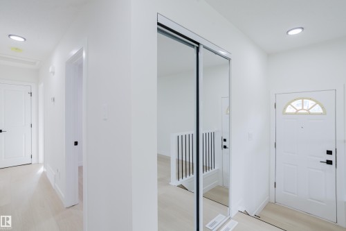 4103 111A Street Nw, Edmonton, AB - Indoor Photo Showing Other Room