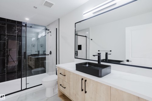 4103 111A Street Nw, Edmonton, AB - Indoor Photo Showing Bathroom