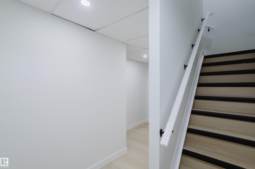 4103 111A Street Nw, Edmonton, AB - Indoor Photo Showing Other Room