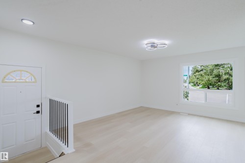 4103 111A Street Nw, Edmonton, AB - Indoor Photo Showing Other Room
