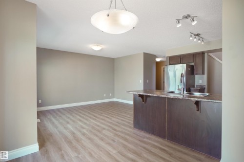#33 445 Brintnell Bv Nw, Edmonton, AB - Indoor Photo Showing Kitchen
