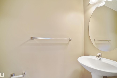 #33 445 Brintnell Bv Nw, Edmonton, AB - Indoor Photo Showing Bathroom