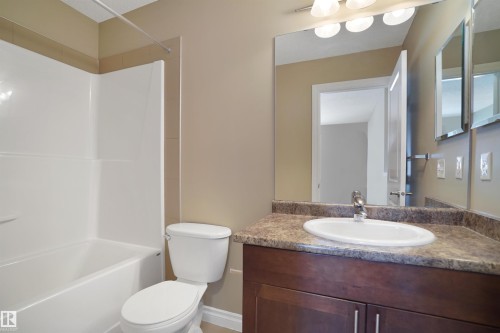 #33 445 Brintnell Bv Nw, Edmonton, AB - Indoor Photo Showing Bathroom