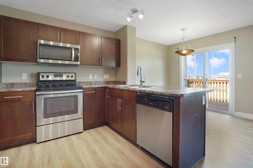 #33 445 Brintnell Bv Nw, Edmonton, AB - Indoor Photo Showing Kitchen