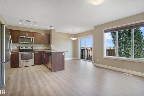 #33 445 Brintnell Bv Nw, Edmonton, AB - Indoor Photo Showing Kitchen