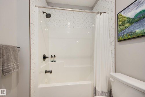 #312 7471 May Cm Nw, Edmonton, AB - Indoor Photo Showing Bathroom